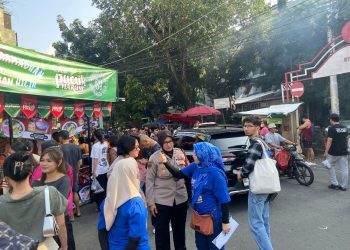 Polwan Polres Metro Jakarta Pusat Gelar Patroli Ramadan di Bazar Takjil Benhil