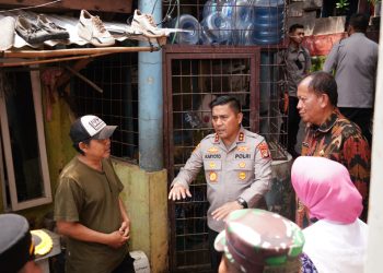 Kapolda Metro Jaya Tinjau Pengungsian Warga Terdampak Banjir di Pancoran