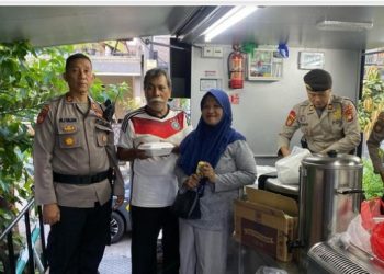 Polda Metro Jaya Dirikan Dapur Umum di Jatiasih, Bantu Warga Terdampak Banjir