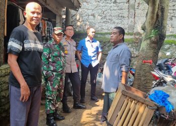Bakti Sosial Polsek Ciputat Timur Bersama Koramil dan UPT Puskesmas Cirendeu Bantu Korban Banjir