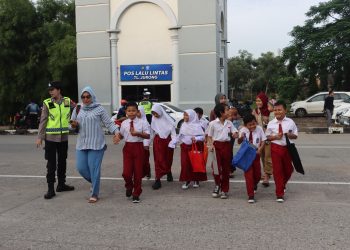 Kapolres Metro Bekasi Kombes Pol Mustofa Awali Dinas Pagi di Bulan Ramadhan dengan Gatur Lalin di Perempatan Jurong