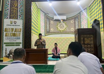 Kapolres Metro Bekasi Gelar Tarawih Keliling dan Berikan Himbauan Kamtibmas di Masjid Al Barkah Cibatu