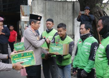 Kapolres Metro Jakarta Utara Gelar PAM Pasar Takjil dan Bakti Sosial di Pademangan