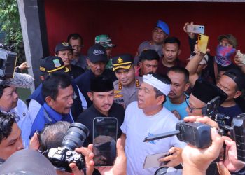 Kapolres Metro Bekasi Bersama Forkopimda Dampingi Gubernur Jawa Barat Tinjau Normalisasi Kali Tambun Utara dan Penertiban Bangunan Liar
