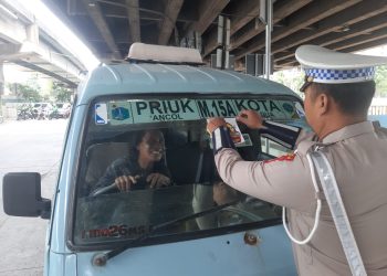 Satlantas Polres Metro Jakarta Utara Gelar Sosialisasi Hotline Mudik Polri 110 Di Tl Bintang Mas