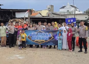 Gandeng Komunitas Motor, Polantas Polda Metro Jaya Blusukan Bagi Takjil Dan Buku Cerita Anak