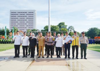 Kapolri Pimpin Apel Gelar Pasukan Operasi Ketupat 2025 di Surabaya