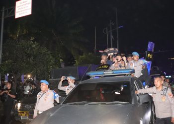 4 Polisi Luka Bakar Sebelum Pembubaran Massa Aksi di DPR RI