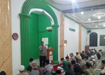Jelang Mudik Lebaran, Wakapolsek Pademangan Sosialisasi Layanan 110 Usai Salat Tarawih