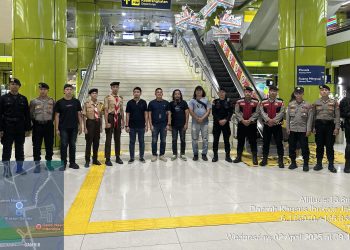 Polri Hadir untuk Kenyamanan Pemudik, Patroli Pos Pam Ops Ketupat Jaya 2025 di Stasiun Gambir