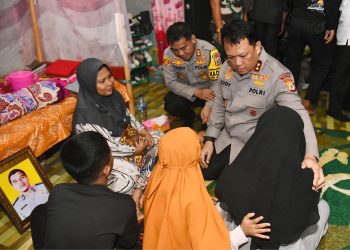 Gugur Saat Lerai Bentrokan, Bripka Husni Dianugerahi Kenaikan Pangkat Anumerta