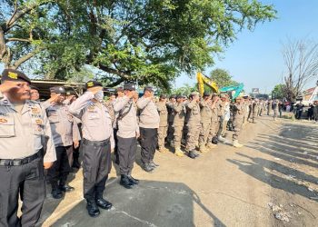 Personel Polres Metro Bekasi Amankan Penertiban Bangunan Liar di Bantaran Kali Cikarang dan Kali CBL