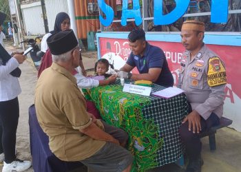 Polisi Baik dan Humanis, Bhabinkamtibmas Pulau Sabira Bersama Sidokkes Polres Kepulauan Seribu Gelar Cek Kesehatan Gratis untuk Warga