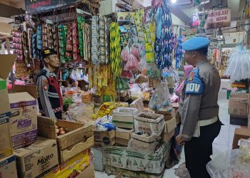 Polsek Matraman Cek Harga Sembako Di Pasar Palmeriam, Pastikan Pasokan Aman dan Harga Terkendali