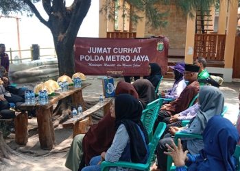 Kapolres Kepulauan Seribu AKBP Ajie Lukman Hidayat Gelar Jumat Curhat di Pulau Pari, Serap Aspirasi Warga Demi Kamtibmas Kondusif