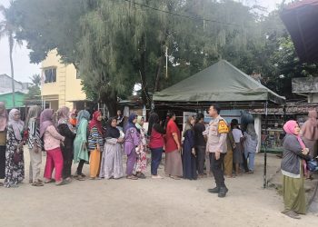 Bhabinkamtibmas Pulau Pari Kawal Pendistribusian Pangan Bersubsidi untuk Warga KJP, Lansia, PJLP dan Dawis