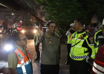 Polres Priok-Ditlantas Polda Metro Berjibaku Atasi Macet Akibat Lonjakan Truk Peti Kemas