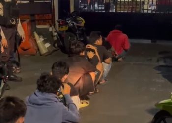 Teror Celurit Dini Hari Digagalkan! Polisi Tangkap 10 Pemuda di Tamansari