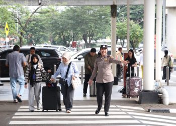 Hari Kartini 2025, Polwan Bandara Soetta Atur Arus Lalu Lintas
