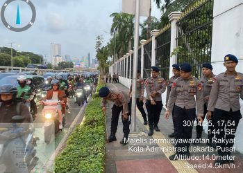 Brimob Polda Metro Jaya Sisir Kawasan DPR, Pastikan Situasi Aman Jelang May Day