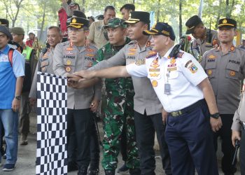 Ribuan Buruh dari Jakarta Utara Berangkat Menuju Monas untuk Peringatan May Day 2025