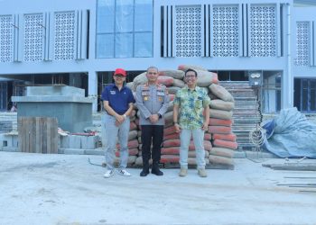 Peduli Tempat Ibadah, Kapolres Metro Bekasi Salurkan Bantuan Material untuk Pembangunan Gereja Paroki Ibu Teresa