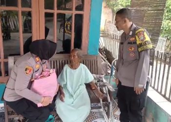 Peduli Sesama, Kapolsek Kedung Waringin Turun Langsung Salurkan Bantuan
