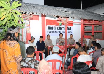 Kapolres Metro Bekasi Kota Ngopi Kamtibmas Bersama Warga Bekasi Barat