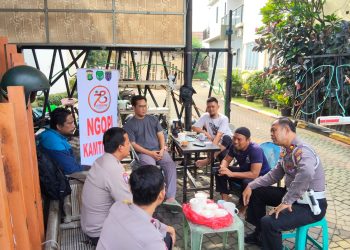 Kanit Lantas Polsek Bojongsari Gelar Ngopi Kamtibmas Bersama Warga di Kedaung