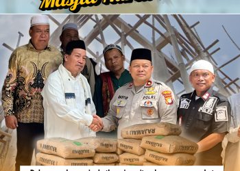 Polres Metro Bekasi Salurkan 50 Sak Semen untuk Masjid Nurul Falah