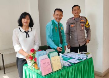 Program “Minggu Kasih”, Bhabinkamtibmas Cawang Sampaikan Pesan Kamtibmas di Gereja Pasundan Eben Haezar