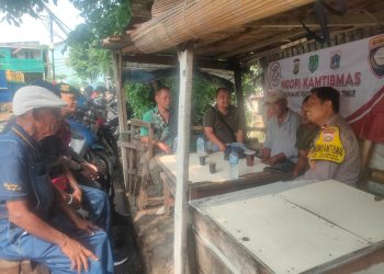 Ngopi Bareng Polisi, Warga Matraman Diimbau Hindari Judi Online dan Tawuran