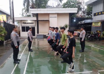 Polsek Cakung Gelar Pembinaan Anak Terduga Tawuran, Tekankan Disiplin dan Nilai Kebangsaan