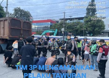 Patroli Perintis Presisi Amankan 10 Pemuda Pelaku Tawuran di Pluit, Sajam dan Bom Molotov Disita