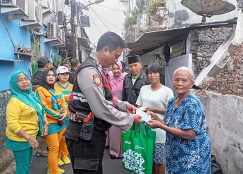 Polsek Pademangan dan Bhayangkari Beri Bantuan Langsung ke Korban Kebakaran Di Rw 006 Pademangan Barat