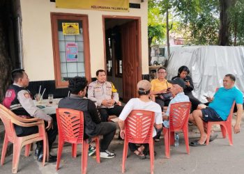 Bhabinkamtibmas Kelurahan Palmeriam Sambangi Pos Siskamling RW 06, Perkuat Kamtibmas dan Sinergi Warga
