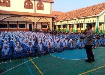 Dalam Rangka HUT Bhayangkara ke-79, Polsek Babelan Laksanakan Police Goes To School di SMAN 2 Babelan