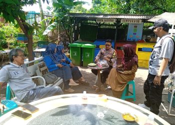 Polisi Masuk Kampung! Warga RW 08 Cempaka Baru Sambut Hangat Bhabinkamtibmas