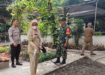 Tertib dan Asri! Polisi Jaga Langsung Penataan Taman Rusun Dakota