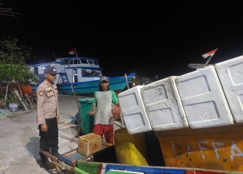 Polisi Humanis Polsek Kepulauan Seribu Utara Gelar Patroli Malam, Himbau Warga Cegah Premanisme