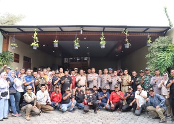 Kapolres Metro Jakarta Barat Jalin Kedekatan dengan Warga Kebon Jeruk Lewat Silaturahmi dan Dialog Terbuka