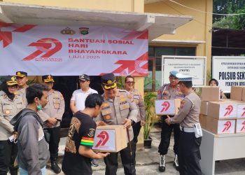 Sambut HUT Bhayangkara Ke-79 Polres Metro Bekasi Kota Gelar Bakti Kesehatan dan Bagikan Sembako