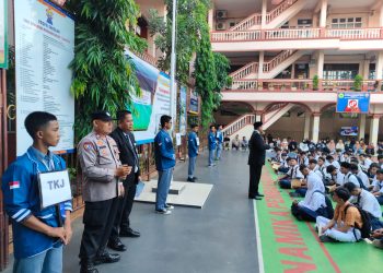 Polsek Cakung Sosialisasi Bahaya Narkoba dan Kenakalan Remaja di SMK Dinamika Pembangunan 1 Jakarta