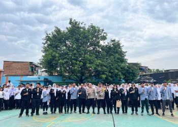Bhabinkamtibmas Polsek Cikarang Selatan Sosialisasikan Bahaya Narkoba dan Aturan Jam Malam di SMAN 1 Ciksel