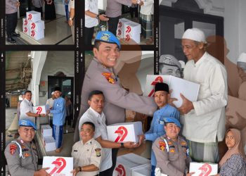 Peringati HUT Bhayangkara ke-79, Si Propam Polres Metro Bekasi Berbagi Sembako kepada Pengurus Masjid