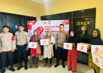 Polsek Kepulauan Seribu Utara Salurkan 20 Paket Sembako, Wujud Kepedulian di Hari Bhayangkara ke-79