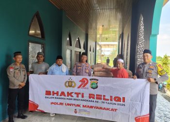 Polsek Cikarang Pusat Gelar Bakti Religi, Salurkan Bantuan Semen untuk Pembangunan Masjid Ponpes Nurul Falah