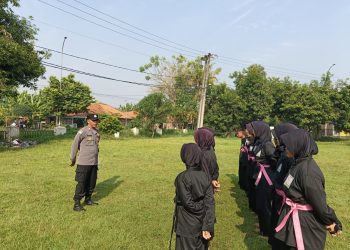 Bhabinkamtibmas Pebayuran Bina Anak Pecak Silat PSHT, Tekankan Pentingnya Disiplin dan Jauhi Kenakalan Remaja