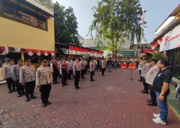 Kapolsek Tambora Pimpin Apel Pagi, Tekankan Pencegahan Tawuran dan Kesiapan Jelang HUT Bhayangkara ke-79