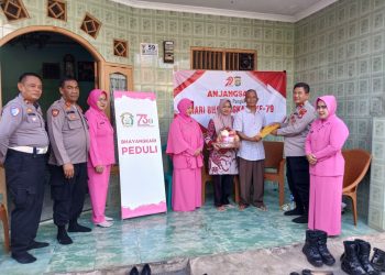 Jelang Hari Bhayangkara ke-79, Polsek Babelan Gelar Anjangsana untuk Anggota yang Sakit Menahun